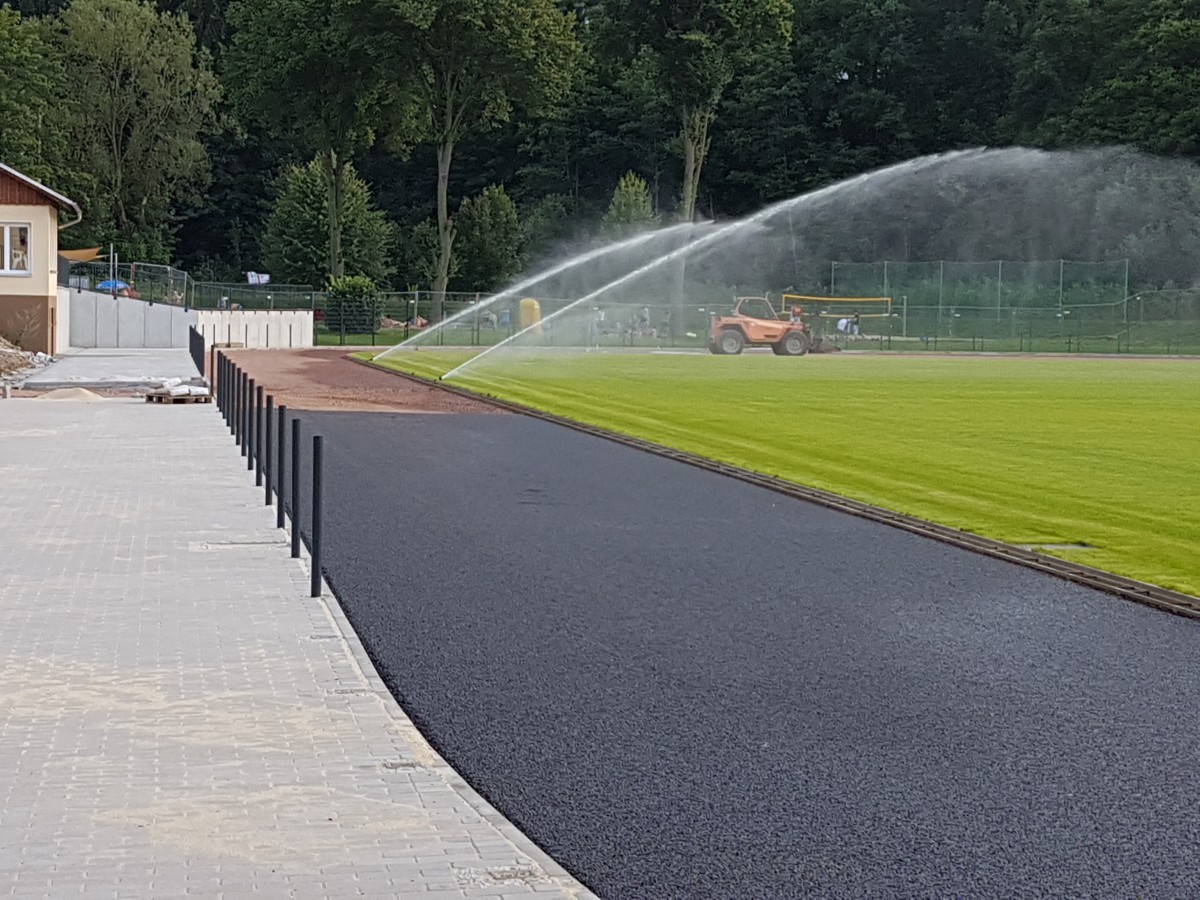 Arbeiten am Stadion auf Zielgerade