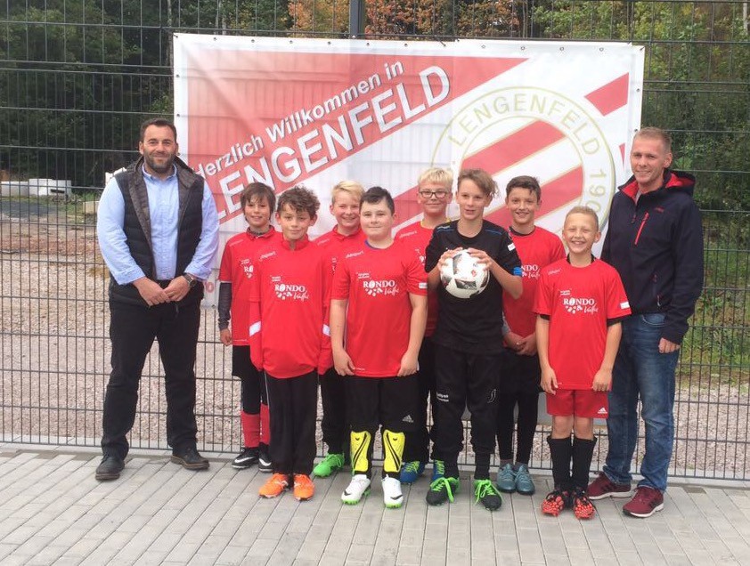 Glück bei Verlosung von neuem Trikotsatz