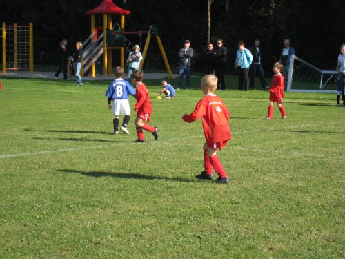 G-Jugend siegt mit 4 zu 2 !!!