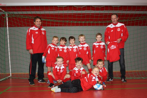 G-Jugend mit neuen Trainingsjacken