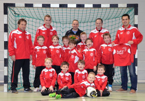 F-Jugend erhält neue Trainingsänzüge