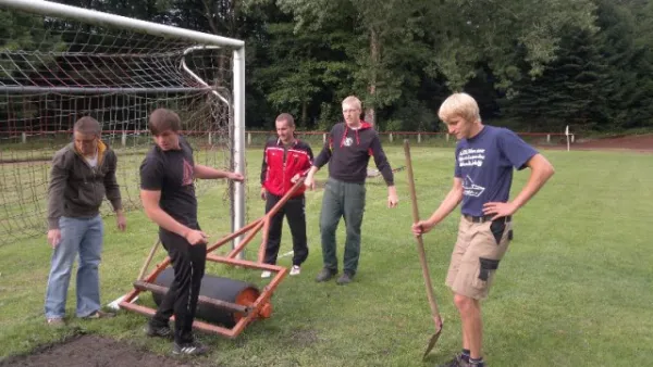 2011-06-30: Arbeitseinsatz Rasen