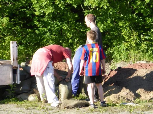 2013-06-05: Arbeitseinsatz nach Hochwasser
