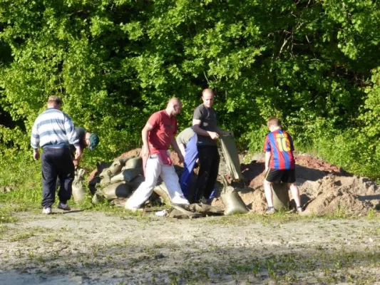 2013-06-05: Arbeitseinsatz nach Hochwasser